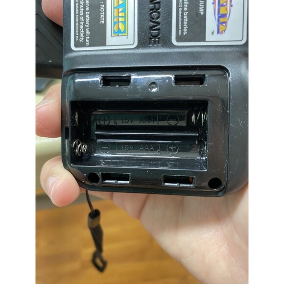 My arcade Pac-Man handheld gaming console set of 2. 1 works 1 DON’T work. - Picture 7 of 16